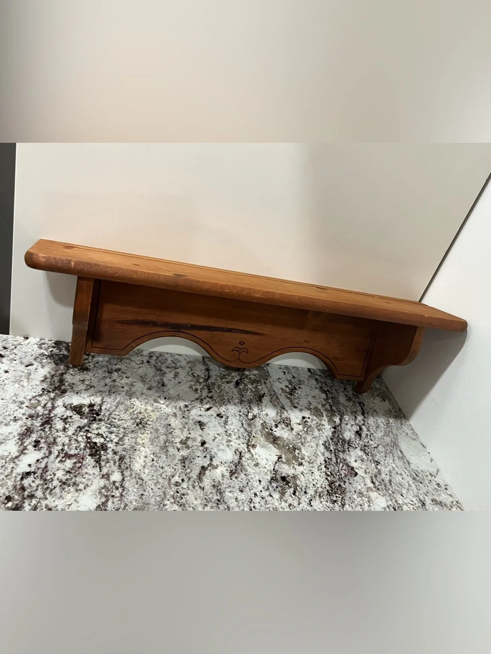 Vintage 1990s Rustic Wooden Wall Shelf – Scalloped Country Cottage Farmhouse